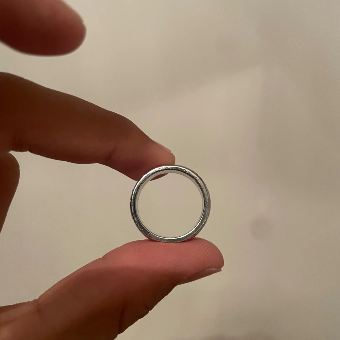 Silverfärgad Iv ring med gravyr - 1