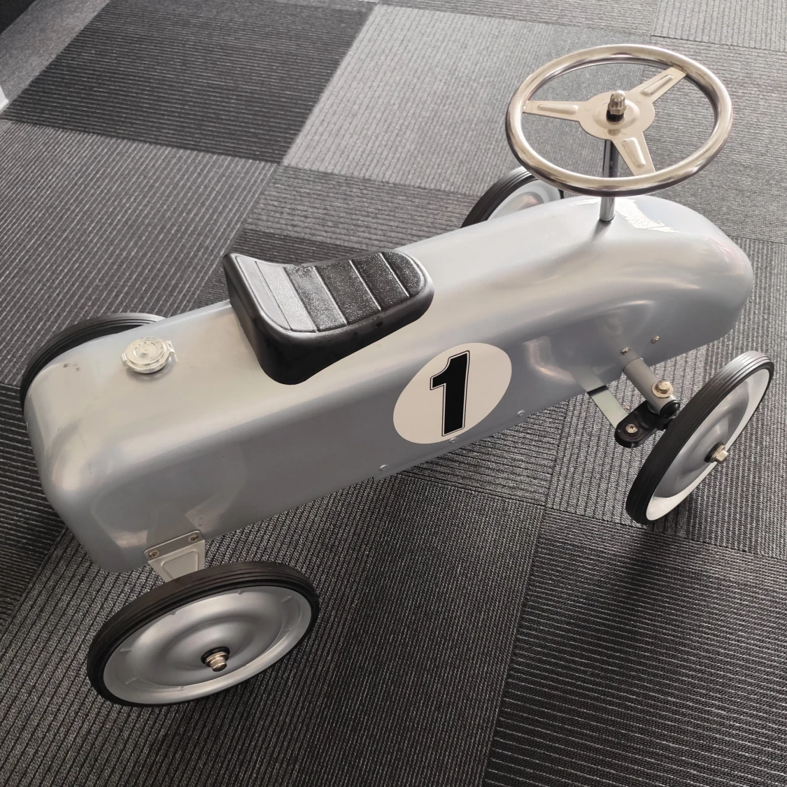 Klassisk pedalbil i metall - 2