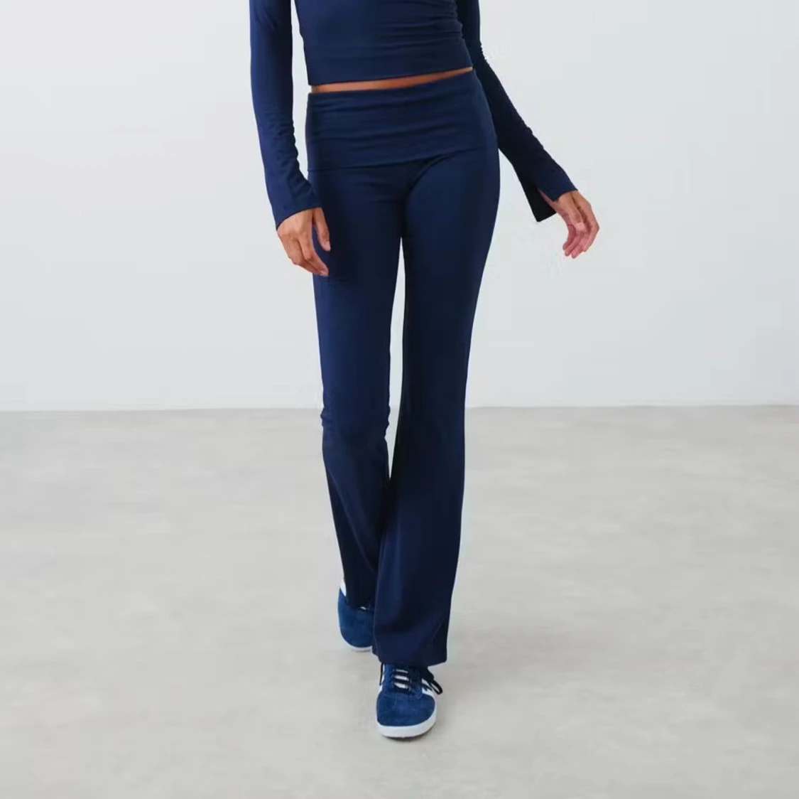 Mörkblåa Yoga pants Gina Tricot