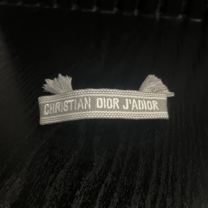 Christian dior armband - Sprillans nytt armband! Go och hållbar investering! Vid minsta fundering kontakta oss✔️