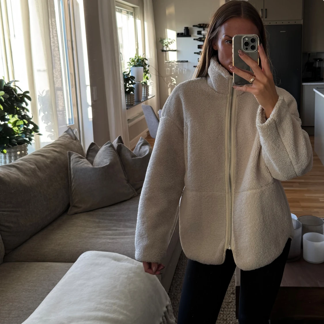 Krämvit teddyjacka H&M