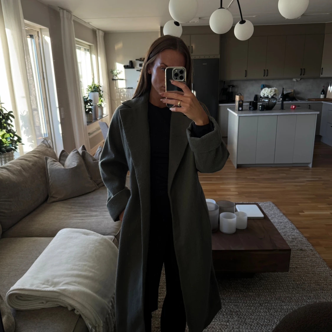 Grå/grön kappa med bälte från Zara