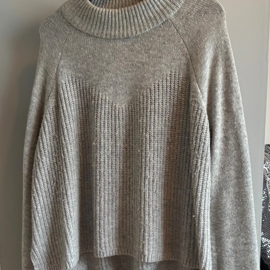 Grå stickad tröja från KappAhl