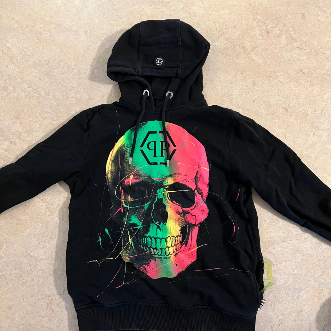 Svart hoodie från Philipp Plein med dödskalle
