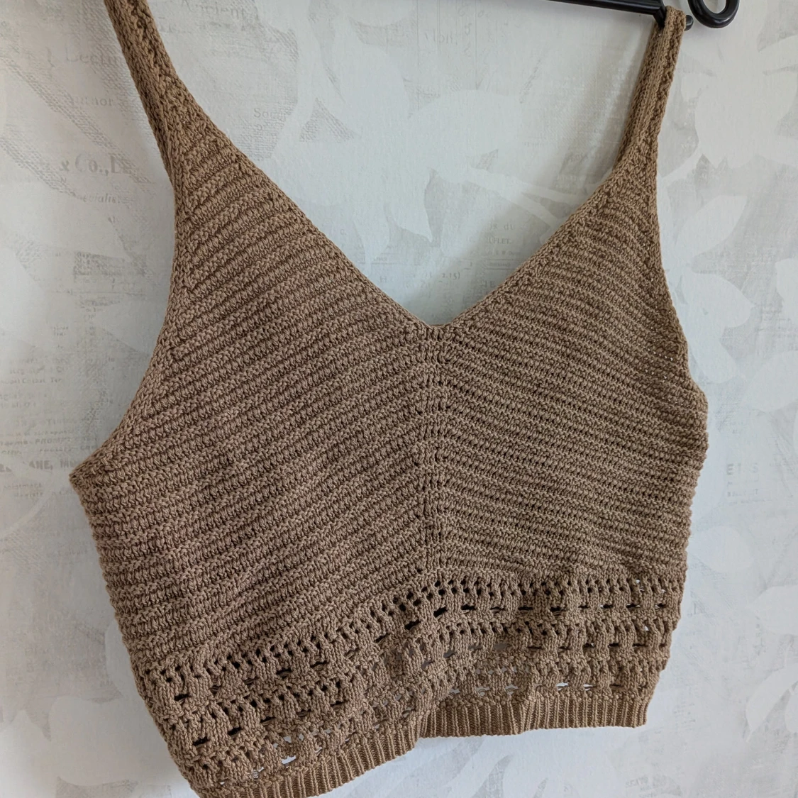 Stickad beige topp från Lindex