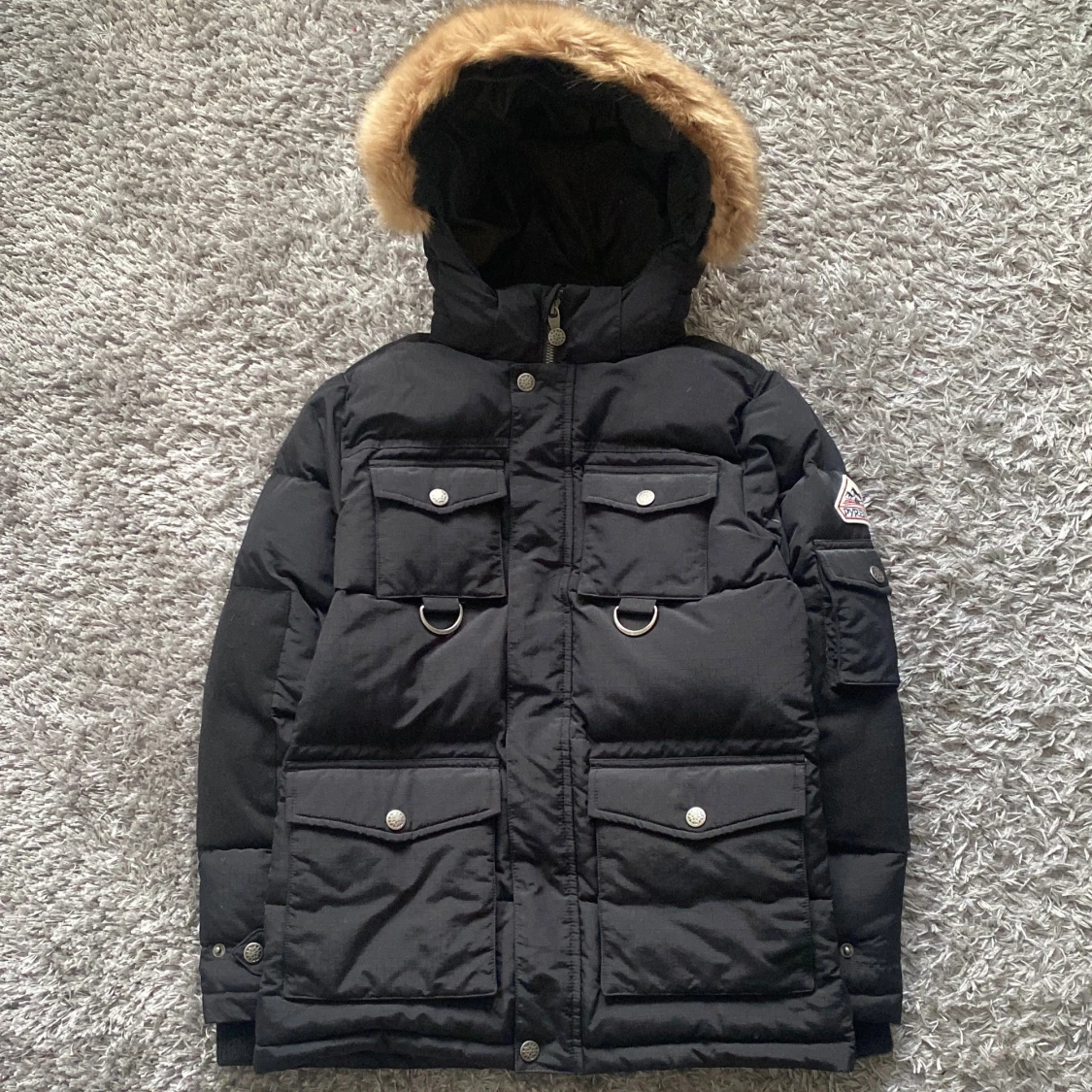 Svart dunjacka från Pyrenex med fuskpäls