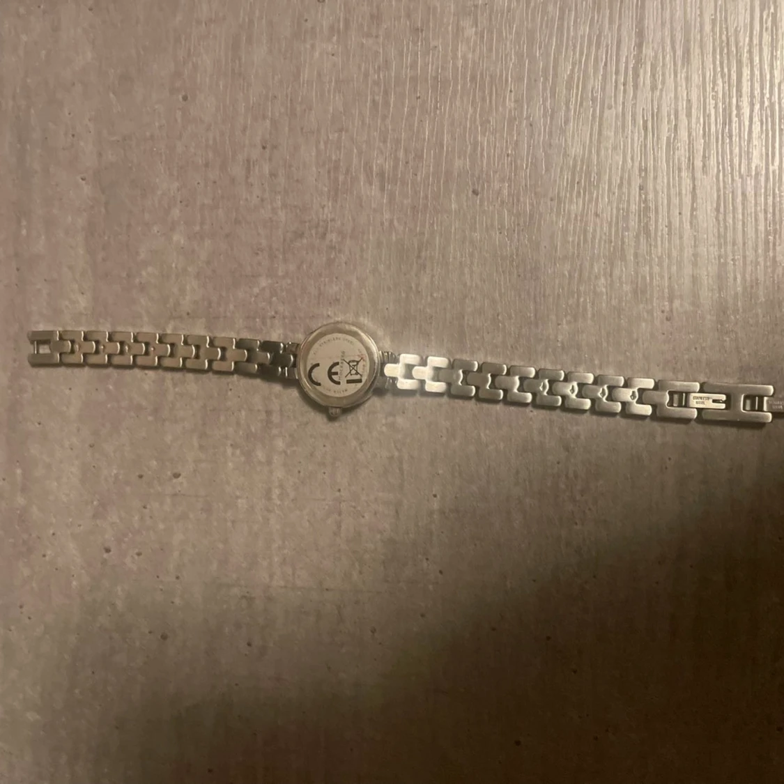 Silverfärgad klocka från Mockberg - 1