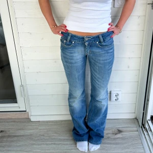 Diesel jeans  - Lågmidjade diesel jeans i storlek XS. Midja: 36x2 cm innerben: 84 cm.