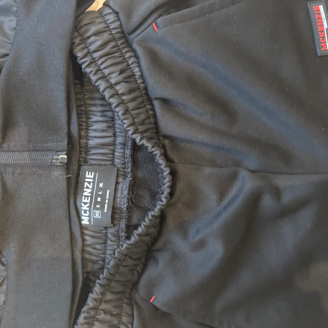 Svart tracksuit från McKenzie med dragkedja - 1