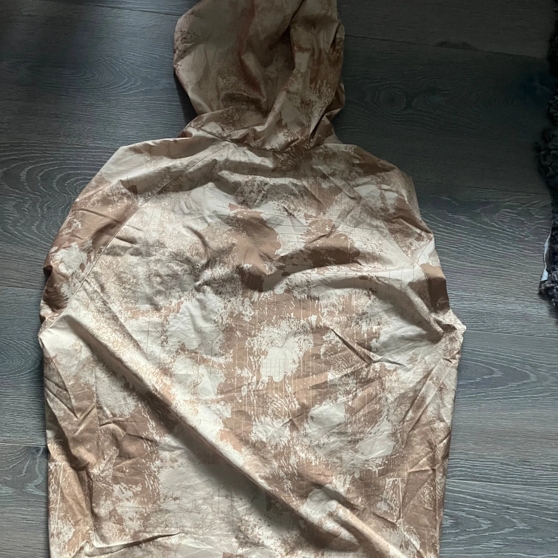 Beige och brun vindjacka med huva - 2