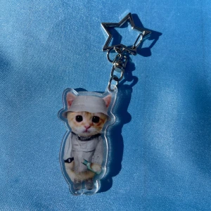 YUNG LEAN - GINSENG cat - keychain - 1st Acrylic Keychain med YUNG LEAN motiv. Alla SADBOYS beställningar kommer med foto + DRAINBABY sticker. Alla beställningar kommer med freebies!