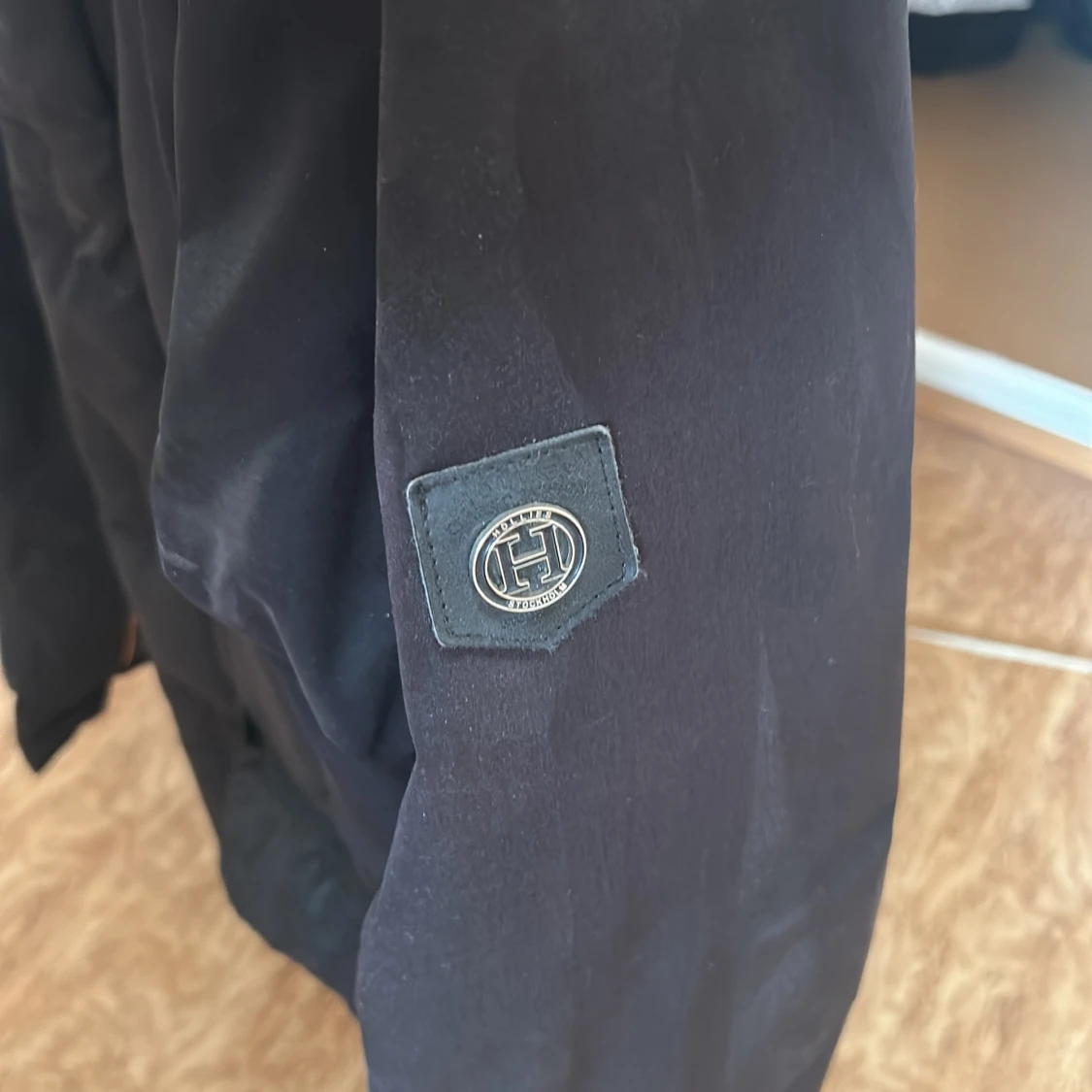 Svart parkas från Hollies med äkta päls  - 3