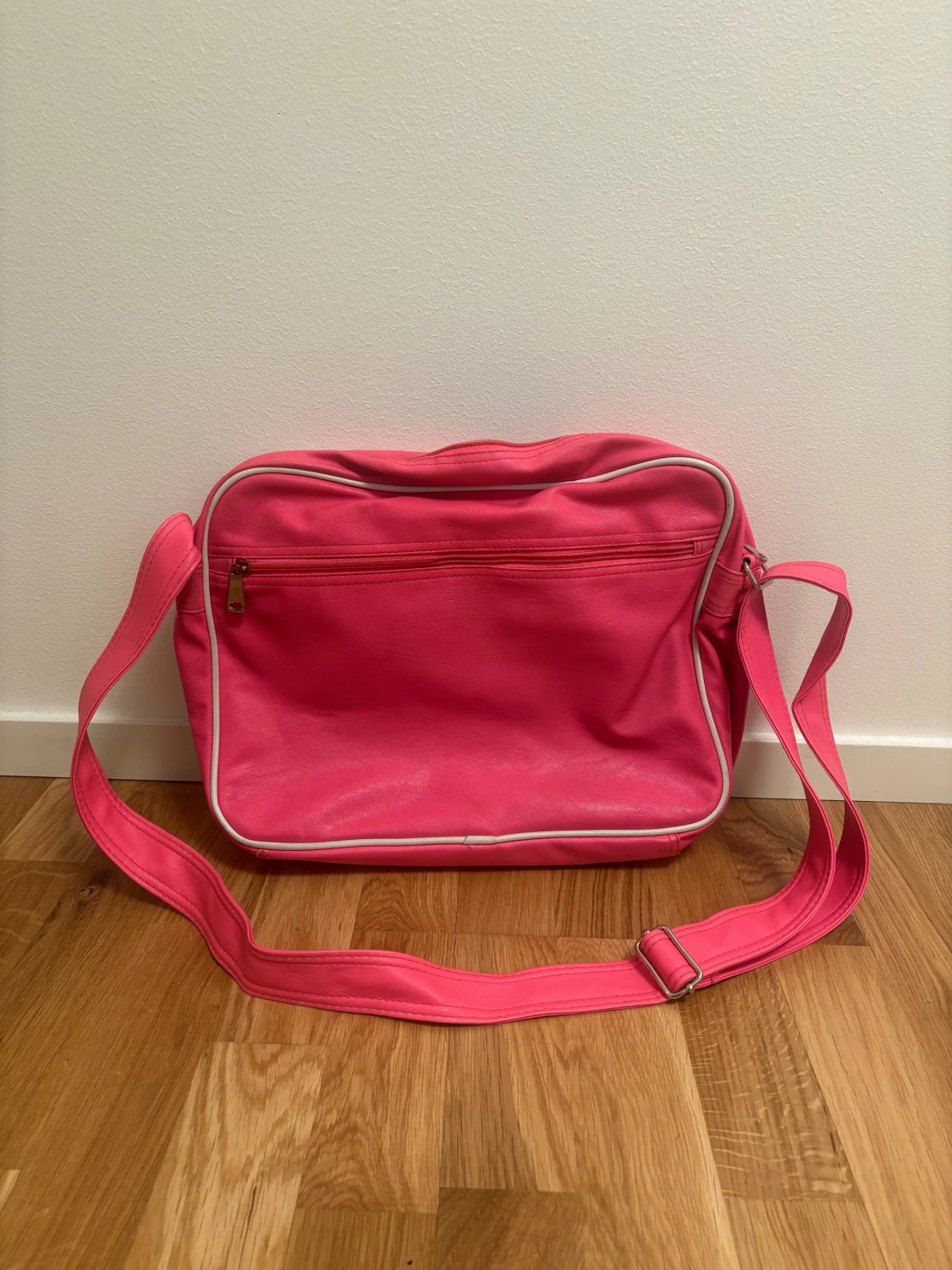 Rosa axelväska från Adidas - 1