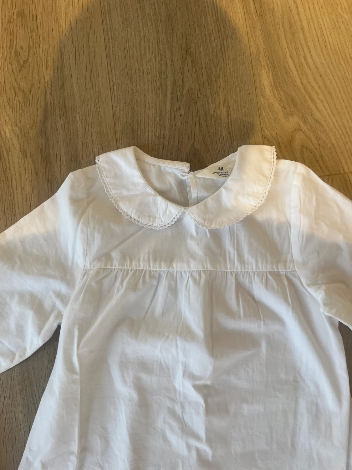 Vitt lucia linne med spetskrage H&M strl 110/116 - 1