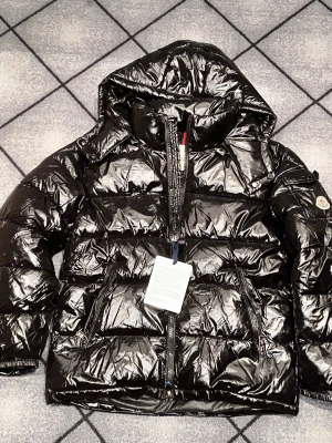 Moncler maya - Jättefin moncler maya perfekt nu till vintern, den är i mycket bra skick! Skriv för eventuella frågor! 