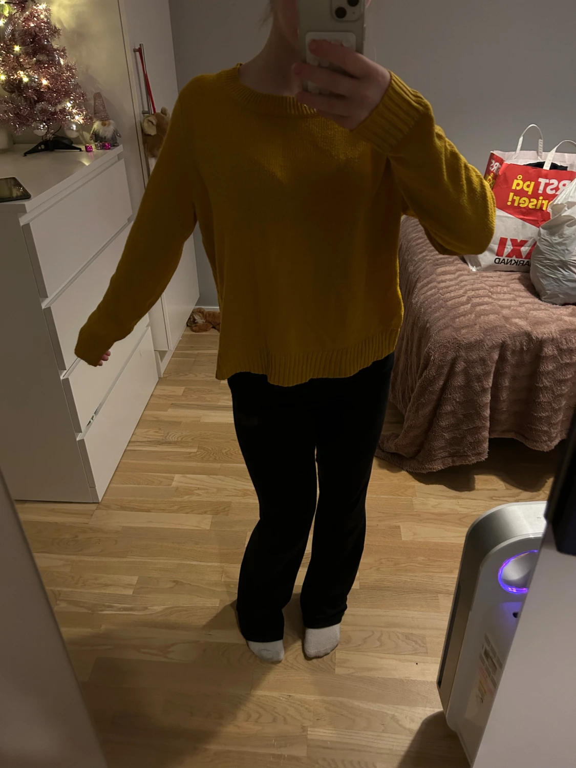 Gul stickad tröja med rund hals - 3