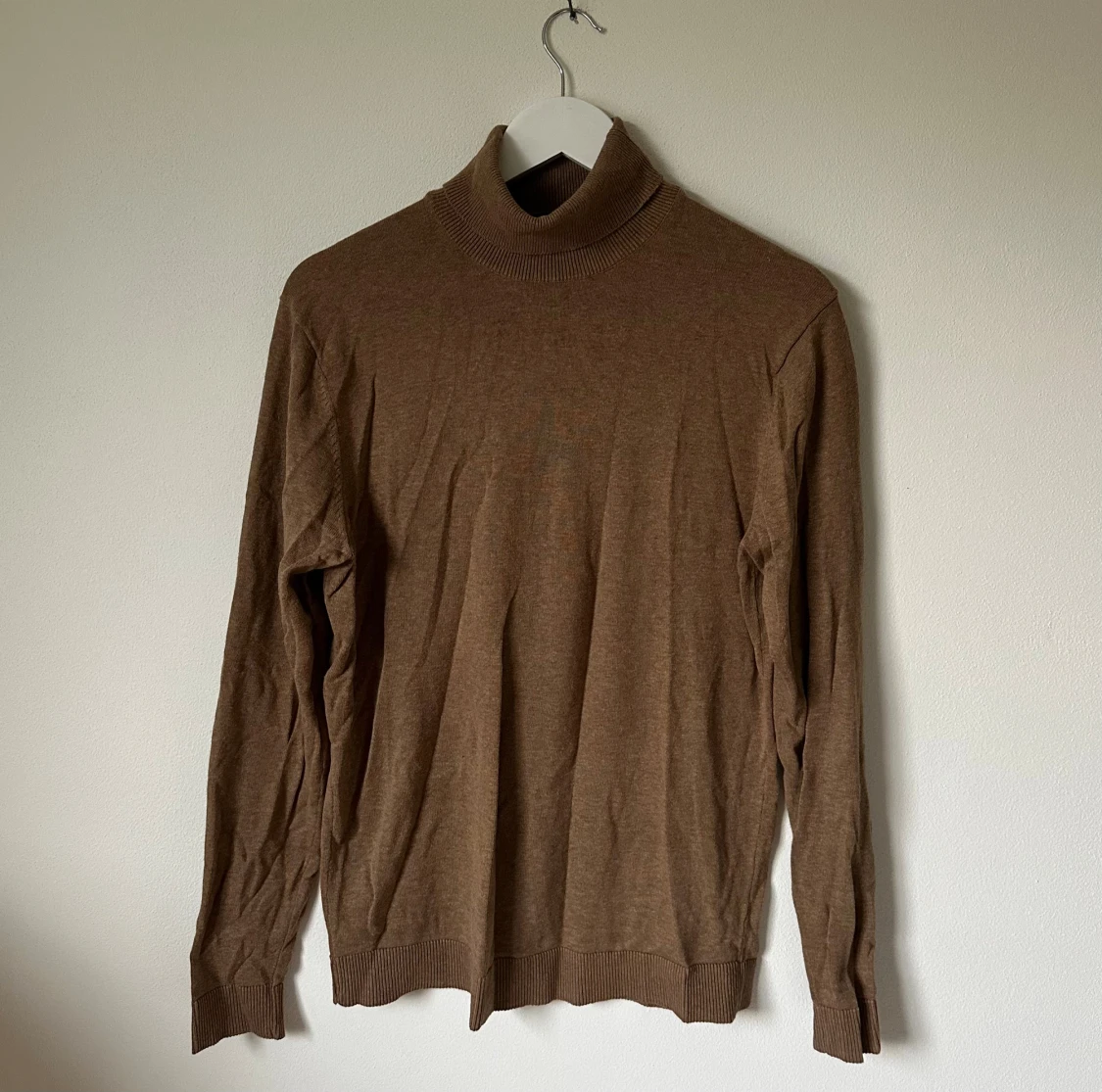 Brun polotröja från Selected Homme