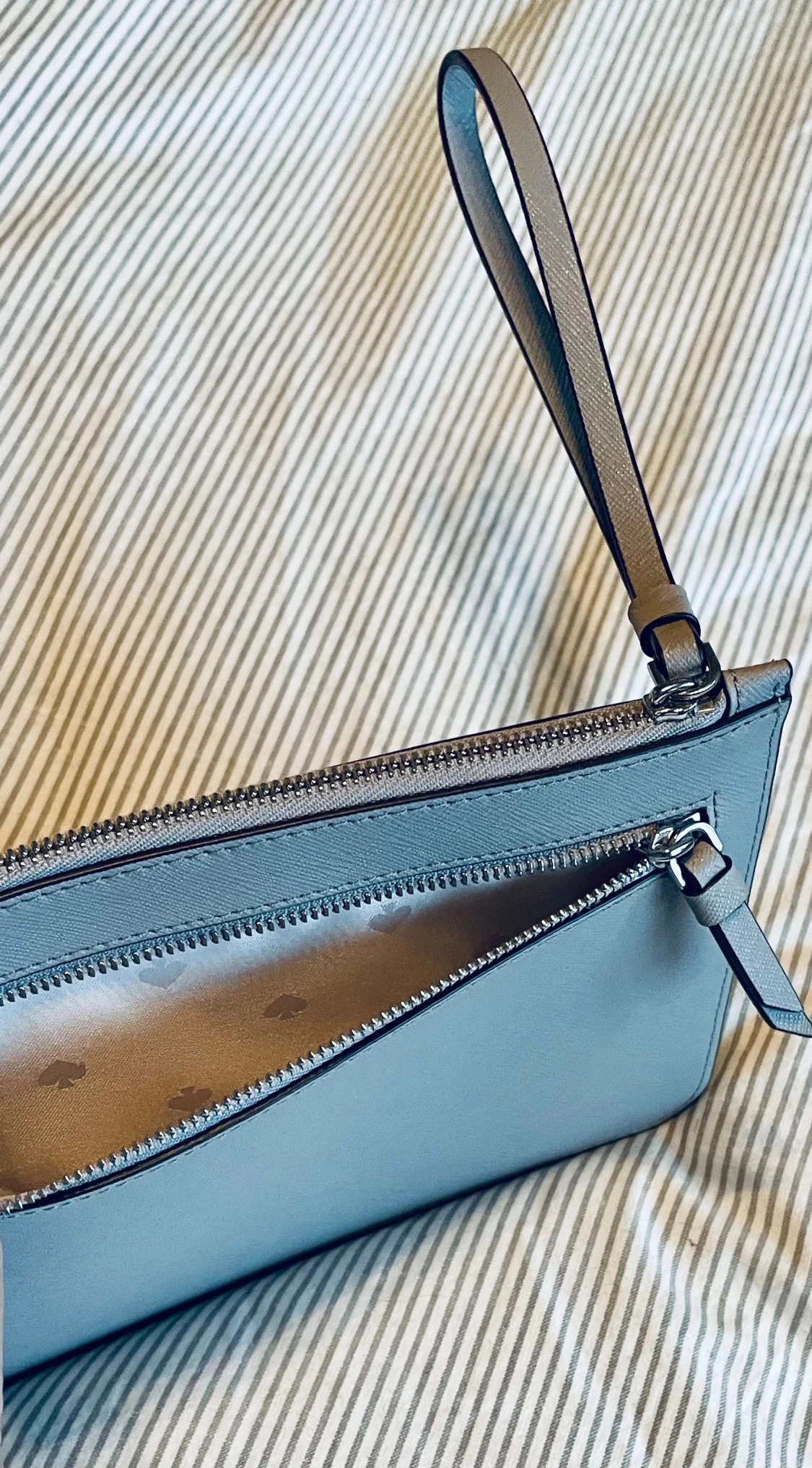 Grå kuvertväska från Kate Spade - 6