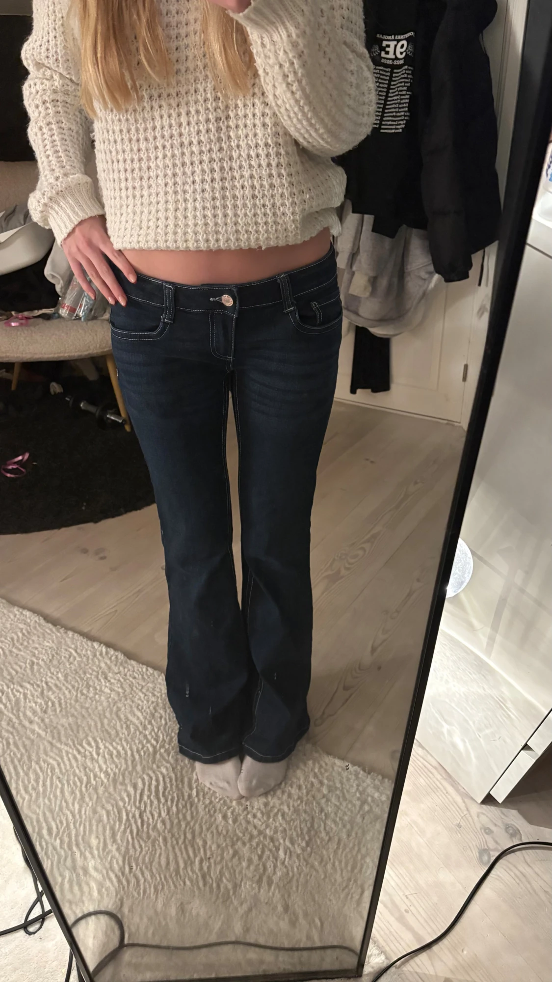 Mörkblå bootcut jeans med låg midja