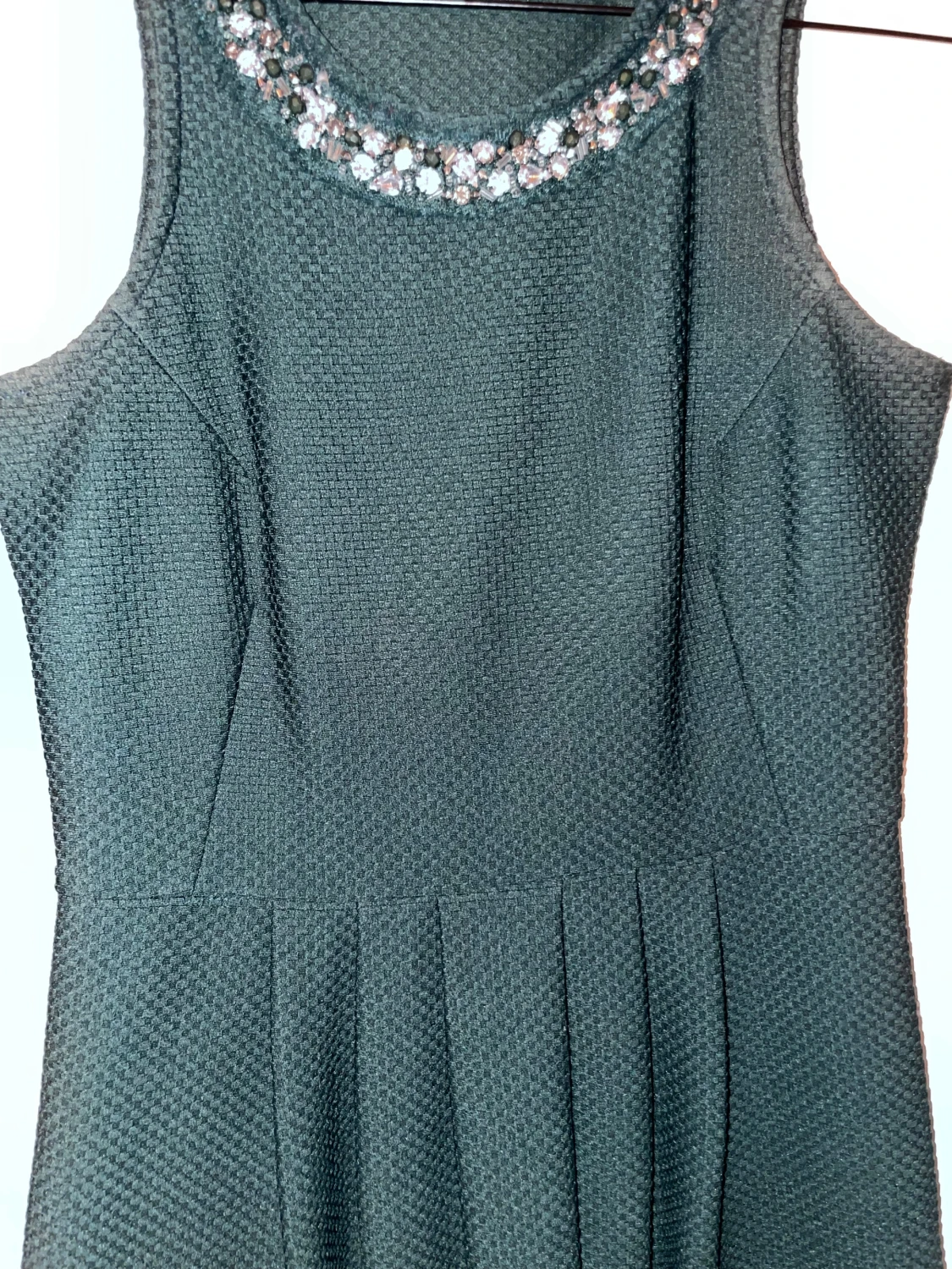 Mörkgrön klänning med pärldetaljer Pimkie - 1