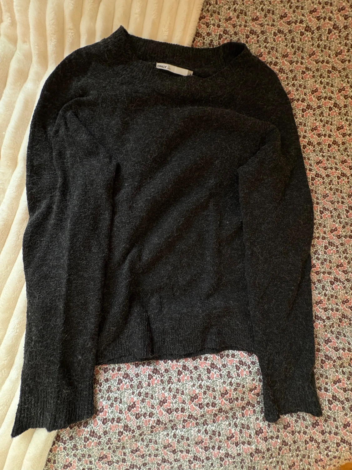 Mörkgrå stickad tröja  - 5