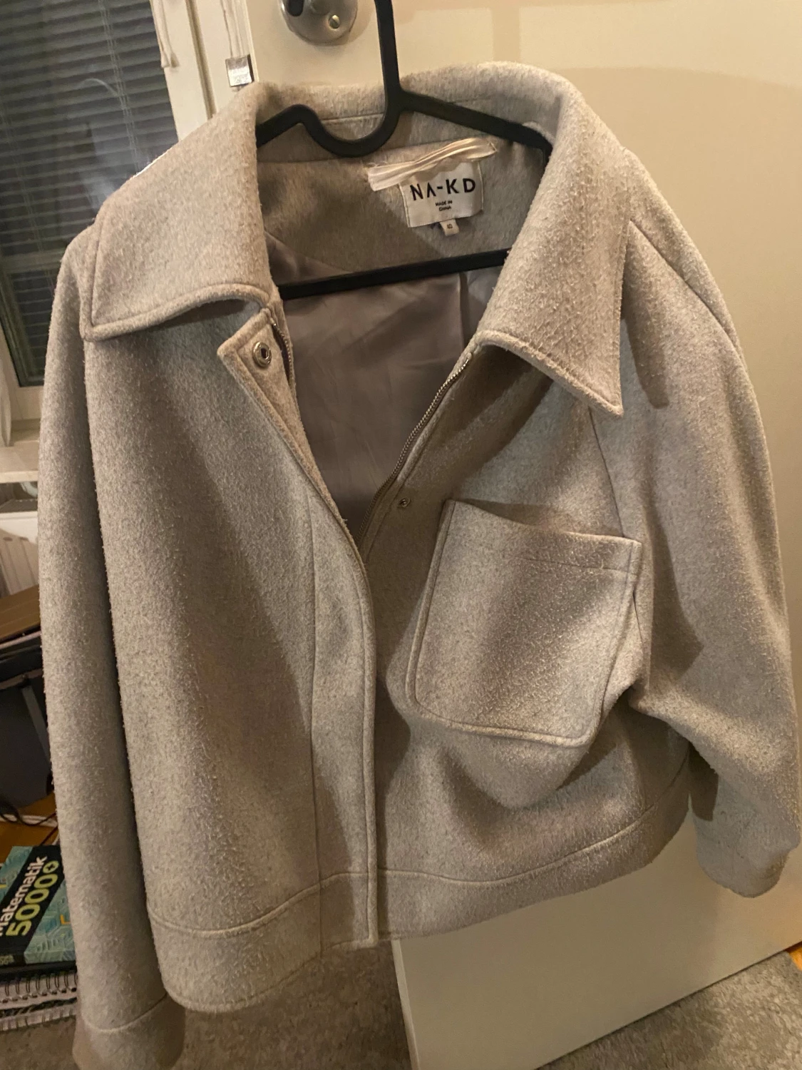 Grå kappa från NA-KD - 2