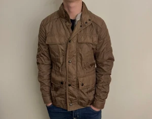 Field Jacka - - Condition: 8/10 - Color: Brown - Size: S