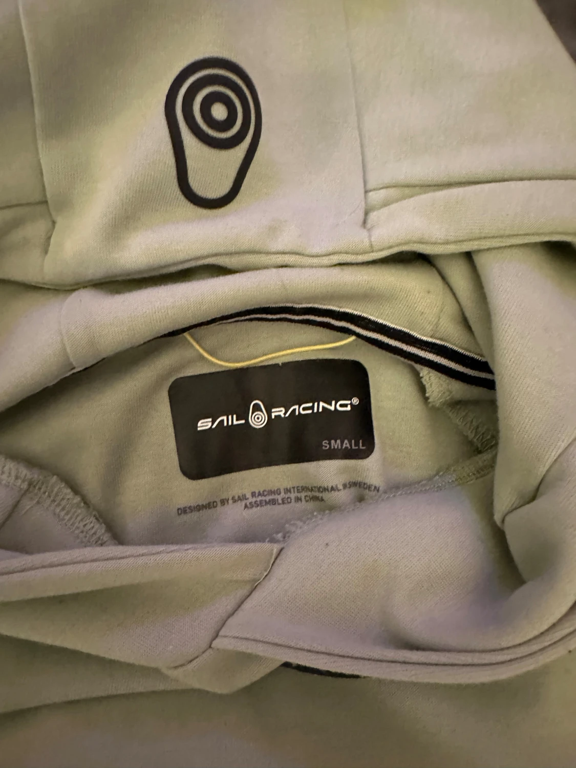 Ljus sage grön hoodie från Sail Racing S - 2