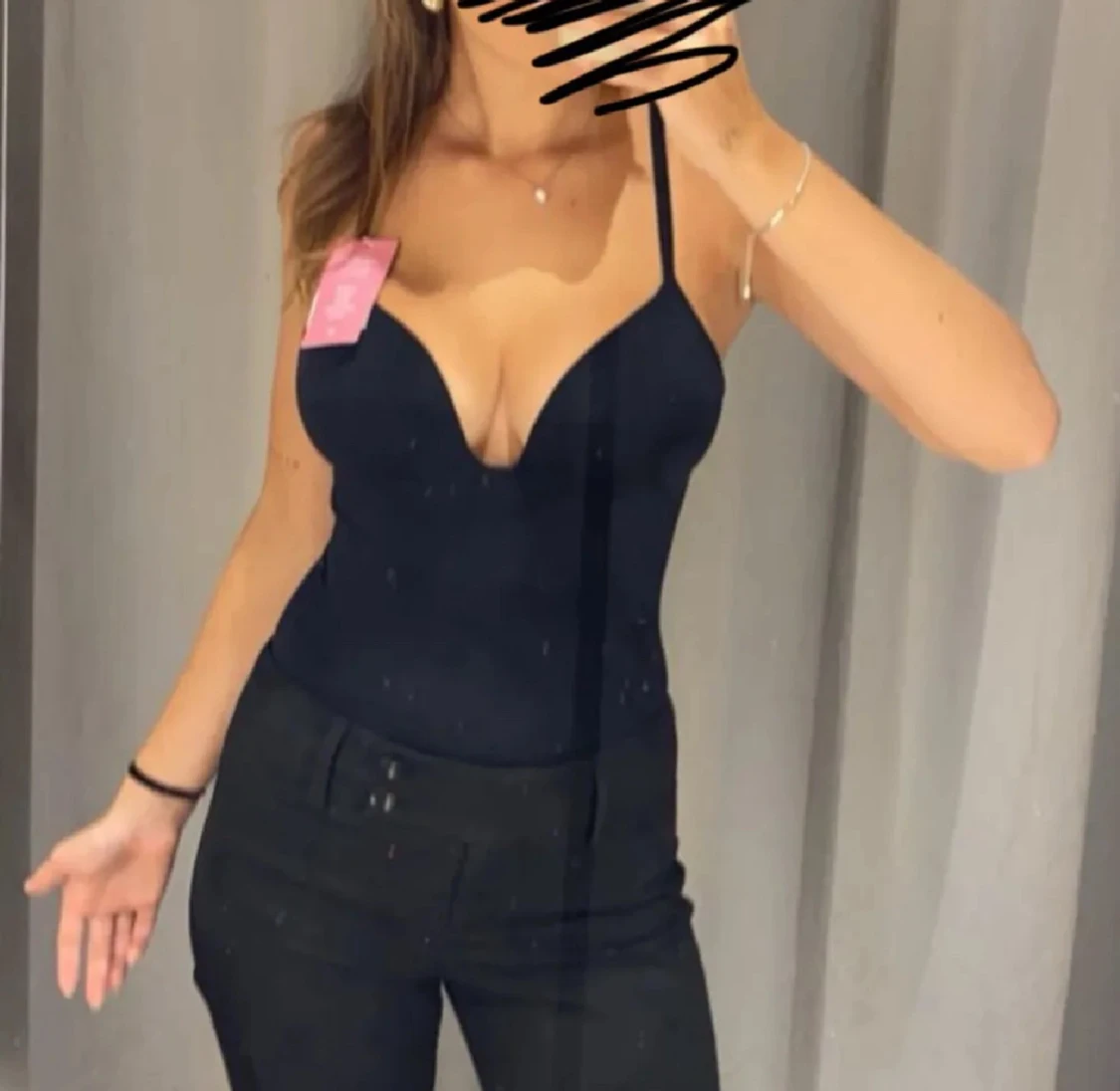 Svart korsett-topp med smala axelband