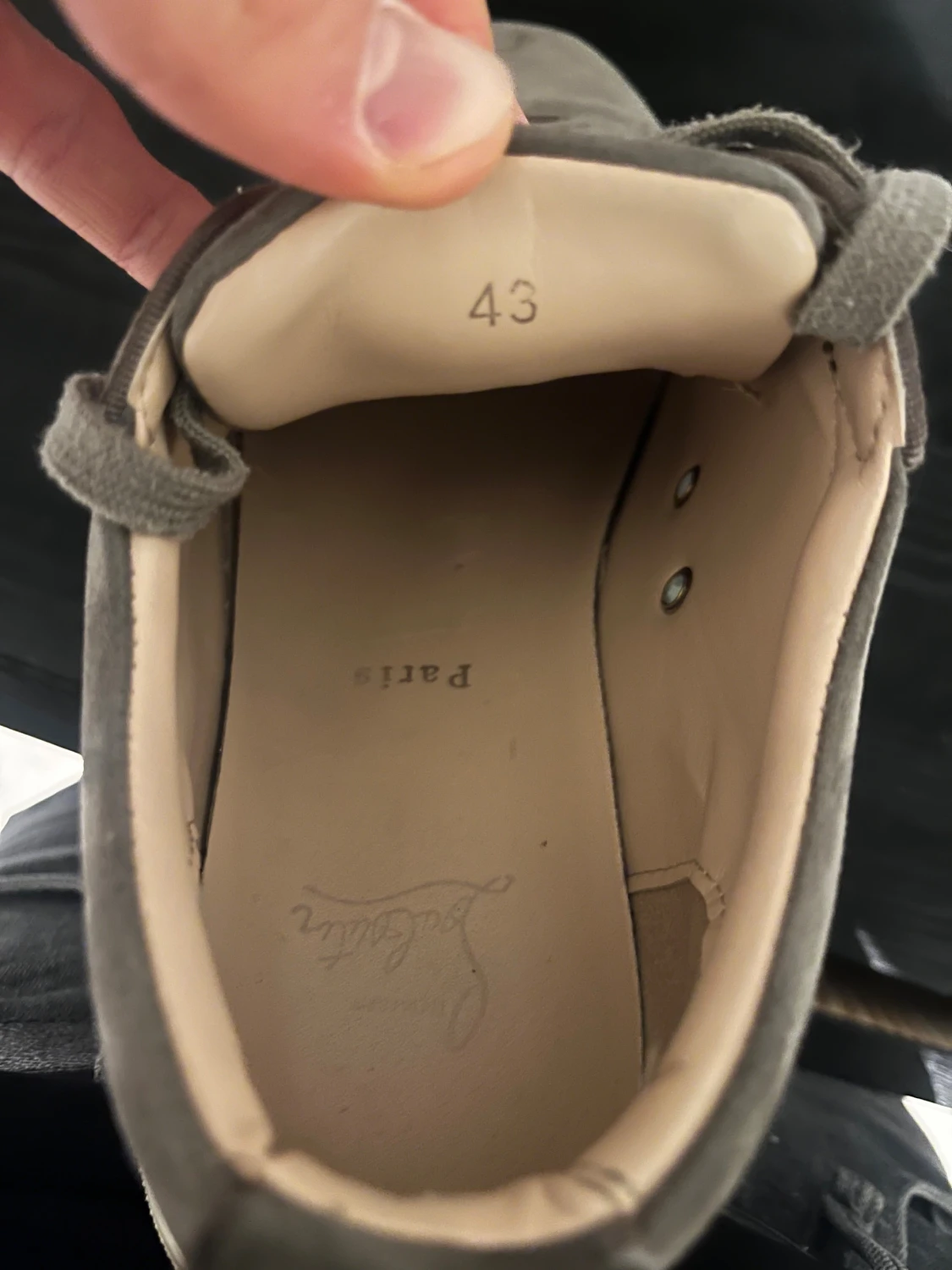 Grå mockasneakers från Louboutin, strl 43 - 3