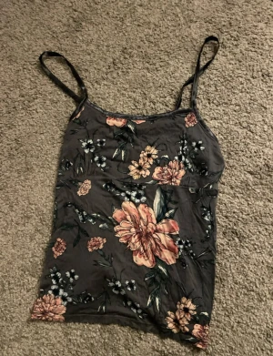 Pyjamas sett - Mysigt pyjamas sett som kommer med ett par shorts och ett linne . 