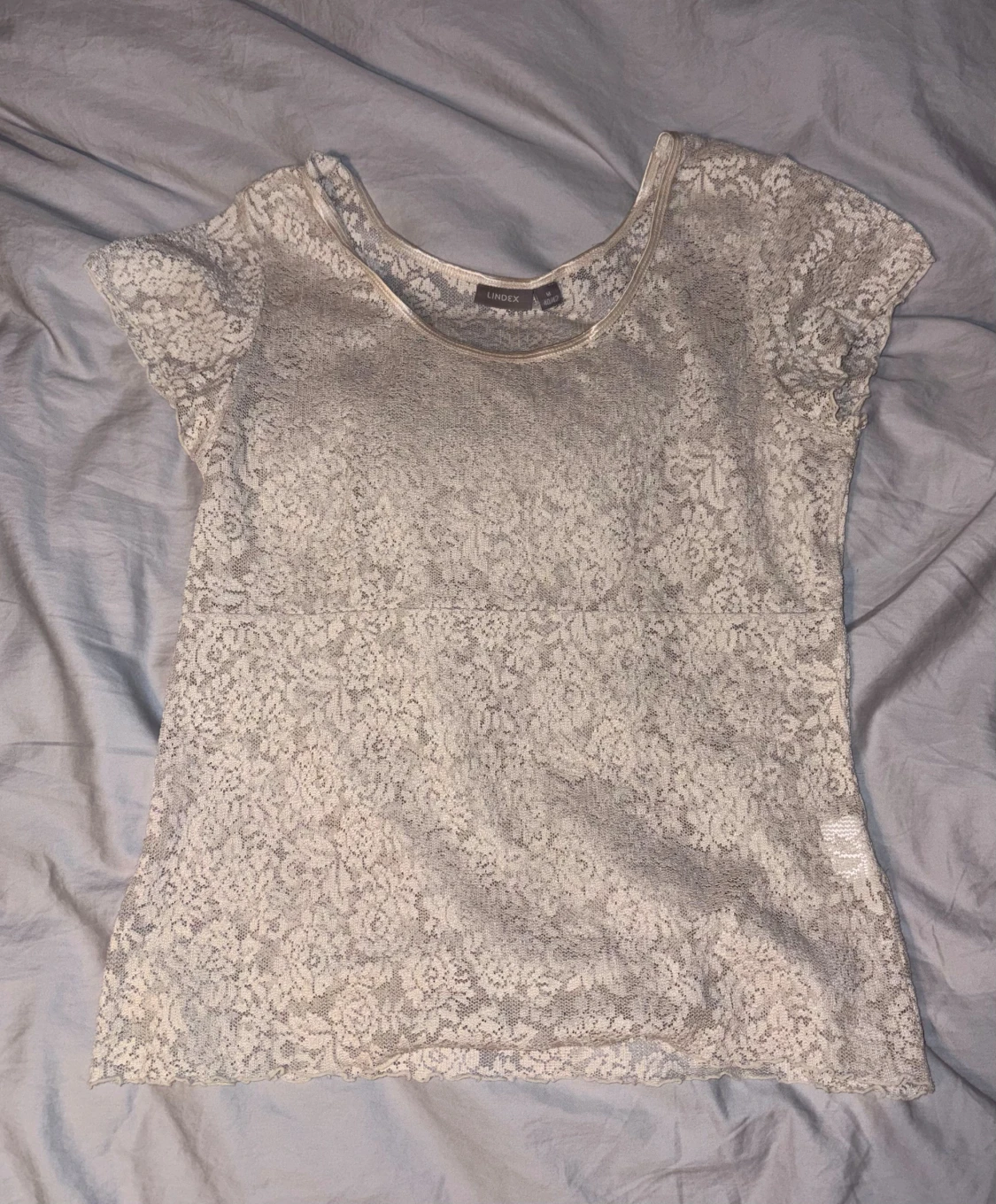 Vit/beige spetstopp från Lindex