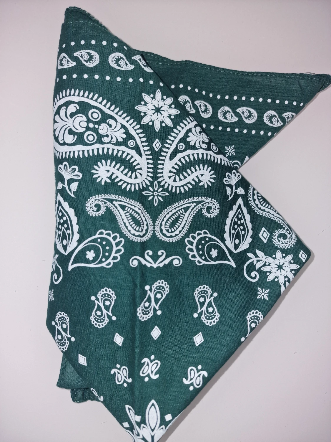 Grön bandana med paisleymönster