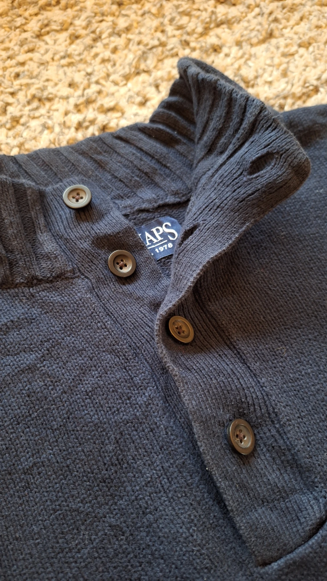 Marinblå stickad tröja från CHAPS med halvpolokrage och knappar - 3