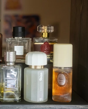 Parfym splittar, Guerlain, Megel, Ex Nihilo, Monegal, Rochas - Clive Christian, L Floral Chypre: 3/5/10ml - 130/200/370kr.          Guerlain L'Homme Ideal L'Intense: 3/5/10 - 50/75/140kr.          Matthew Meleg, Canadian Gentleman: 3/5/10ml - 100/150/270kr.          Ex Nihilo, French Affair: 3/5/10ml - 80/130/240kr.          Ramón Monegal, #laislablanca 2023: 3/5/10/30ml - 70/100/180/500kr.          Rochas, Femme 1944: 3/5/10/30ml - 70/100/170/480kr