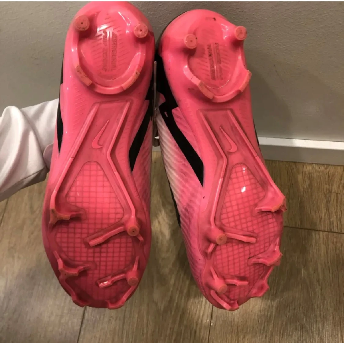 Nike rosa fotbollsskor med snörning - 1