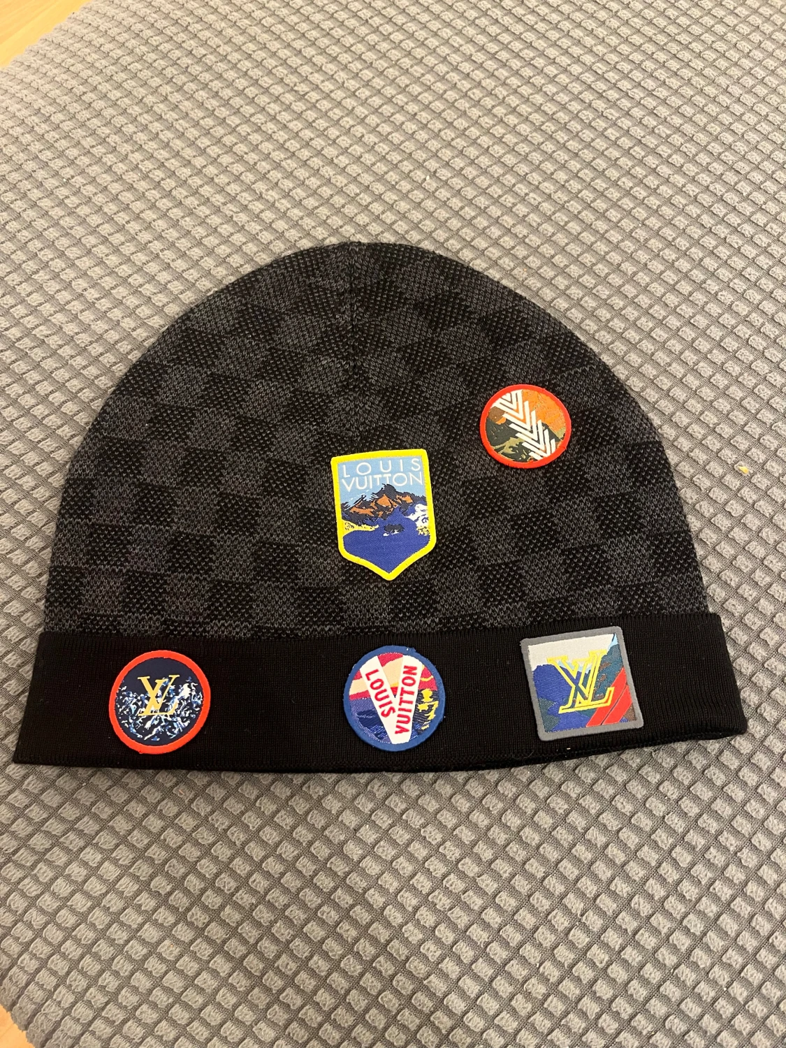  svart rutig mössa  - 1