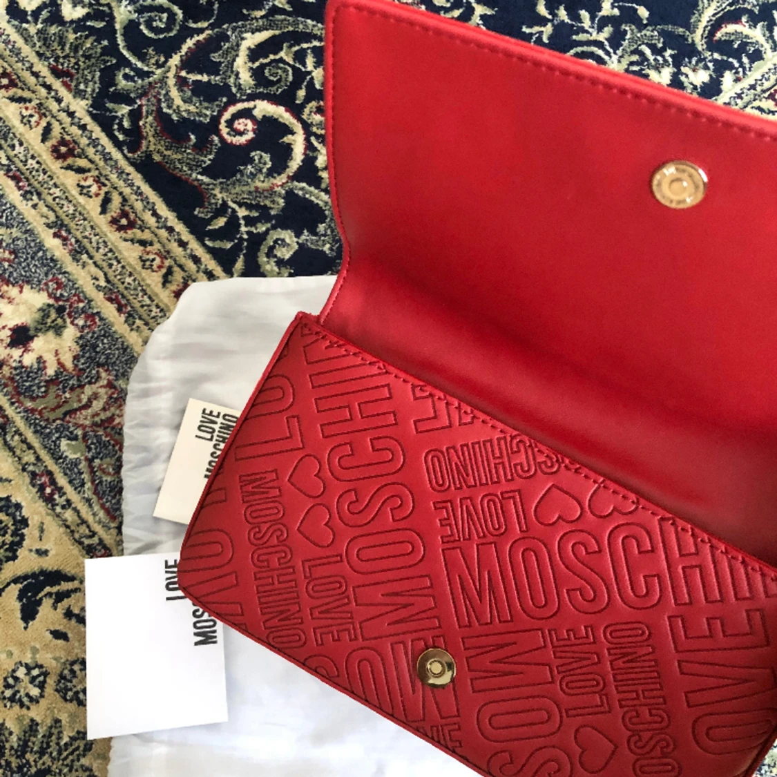 Röd Love Moschino clutch skinnimitation - 1