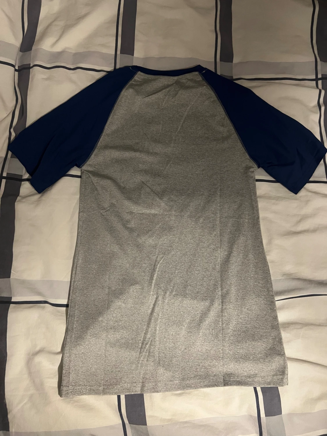 Grå och marinblå Gymshark t-shirt - 1