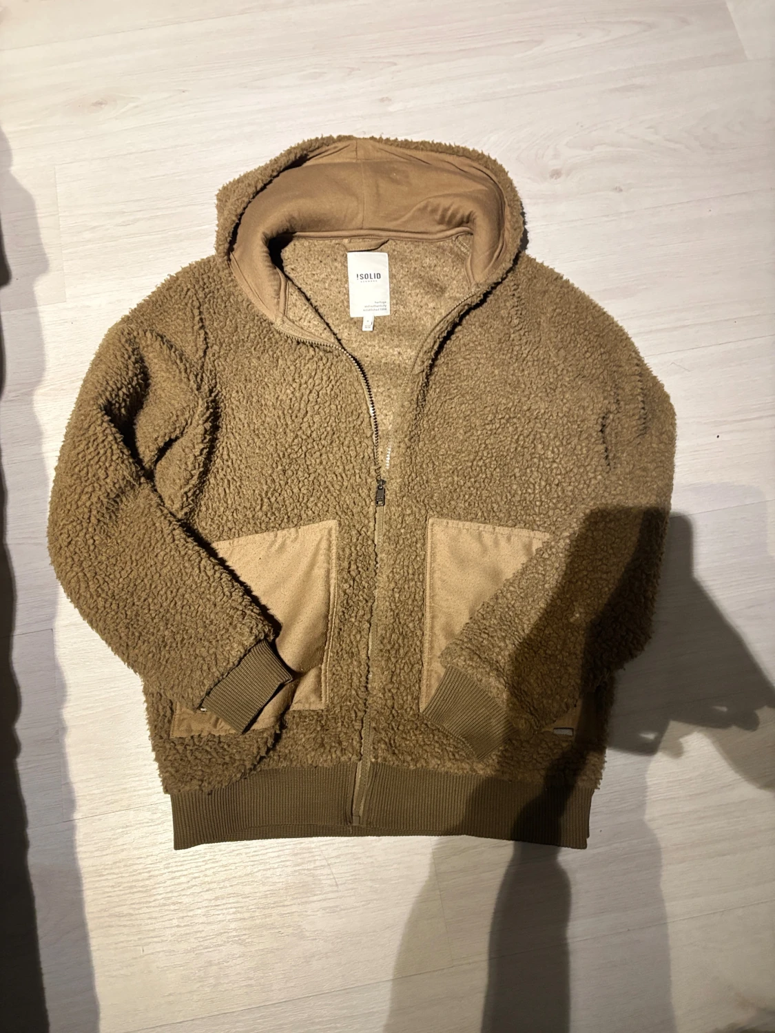 Brun/mörkgrön teddyjacka med huva från Solid