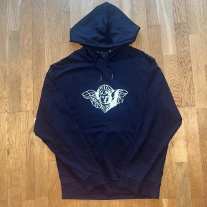 ASOS Hoddie med tryck - Snygg hoodie med fett tryck | Mycket bra skick inga defekter | Boxy/ relaxed passform | Hör av er vid minsta fundering🤗