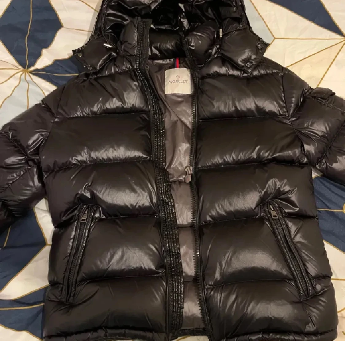 Svart Moncler pufferjacka Maya