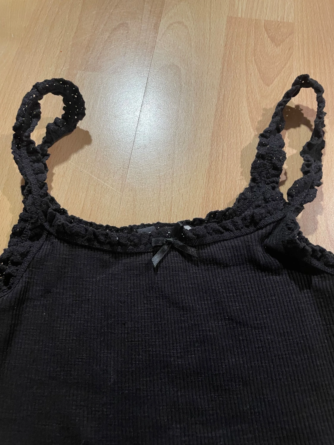 Svart ribbad linnetopp från H&M - 1