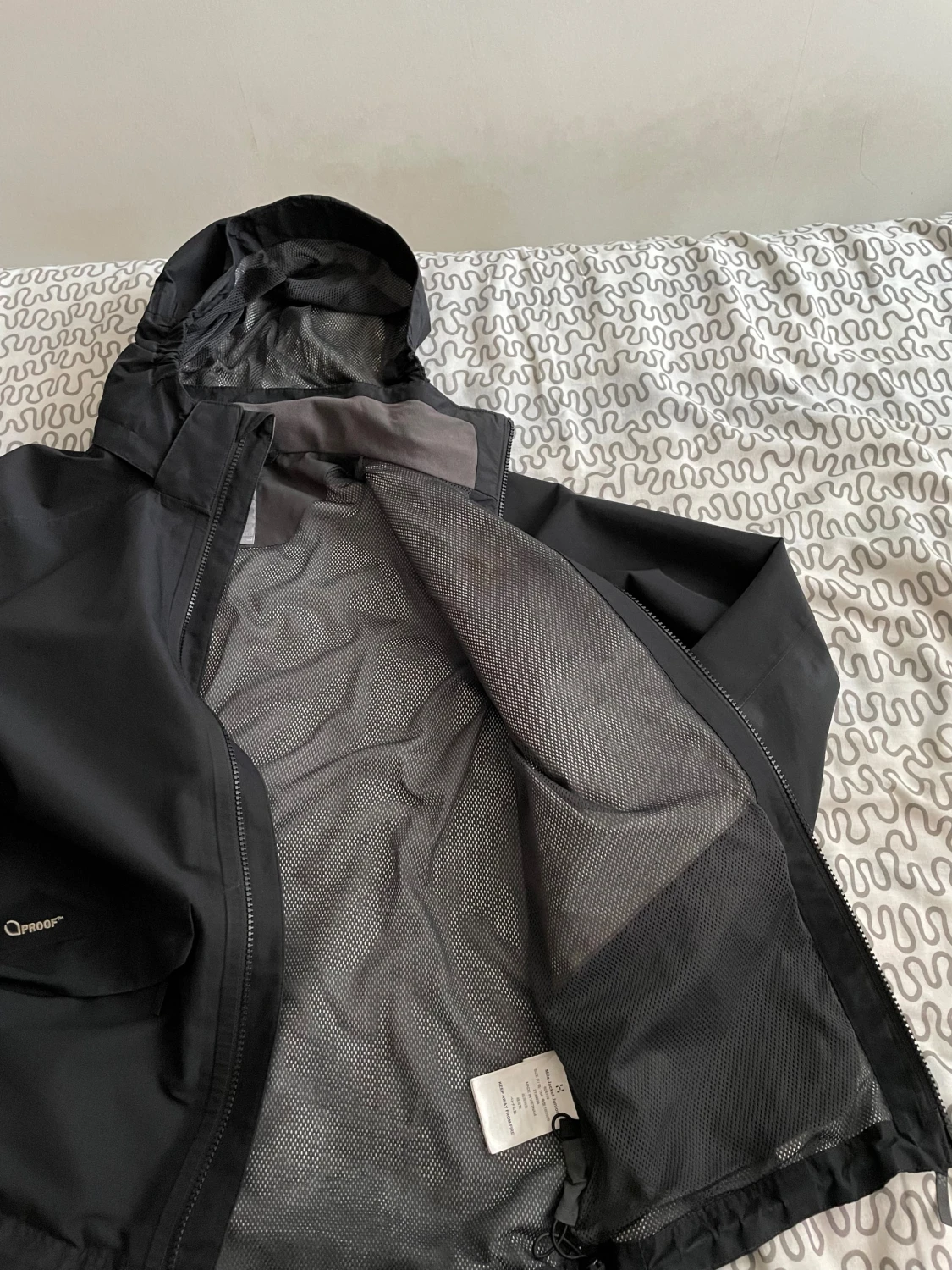 Svart haglöfs jacka - 1