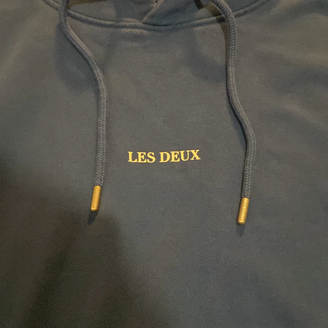 Blå hoodie från Les Deux - 2