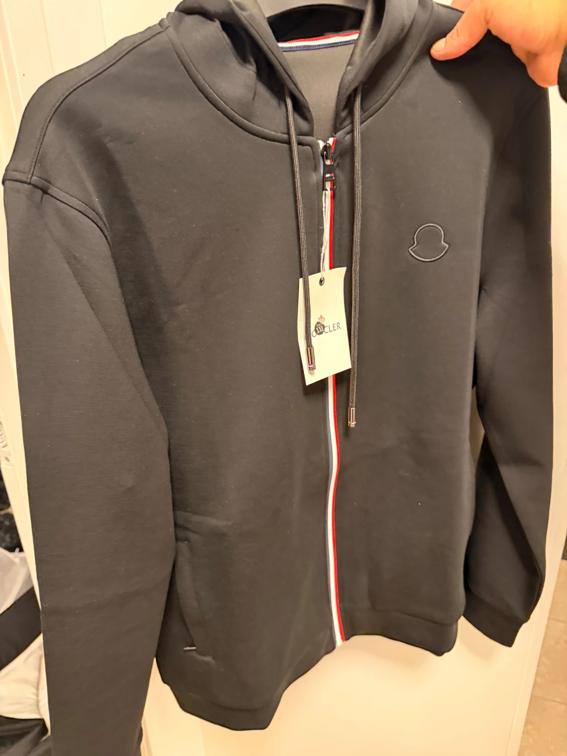 Svart hoodie från Moncler med dragkedja - 3