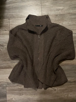 Zip up kofta  - Populära lager 157 koftan, ny utan prislapp