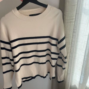 Tröja från vero moda - Stickad tröja från vero Moda 