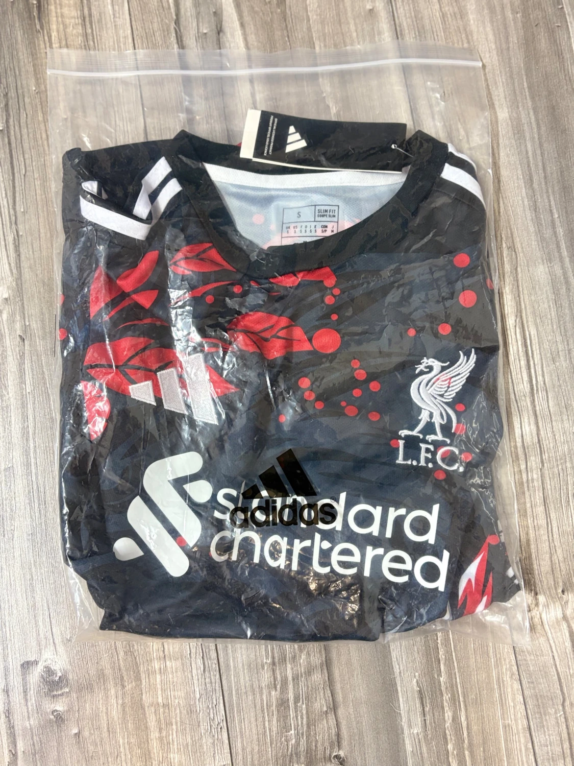 Liverpool x Adidas svart fotbollströja S