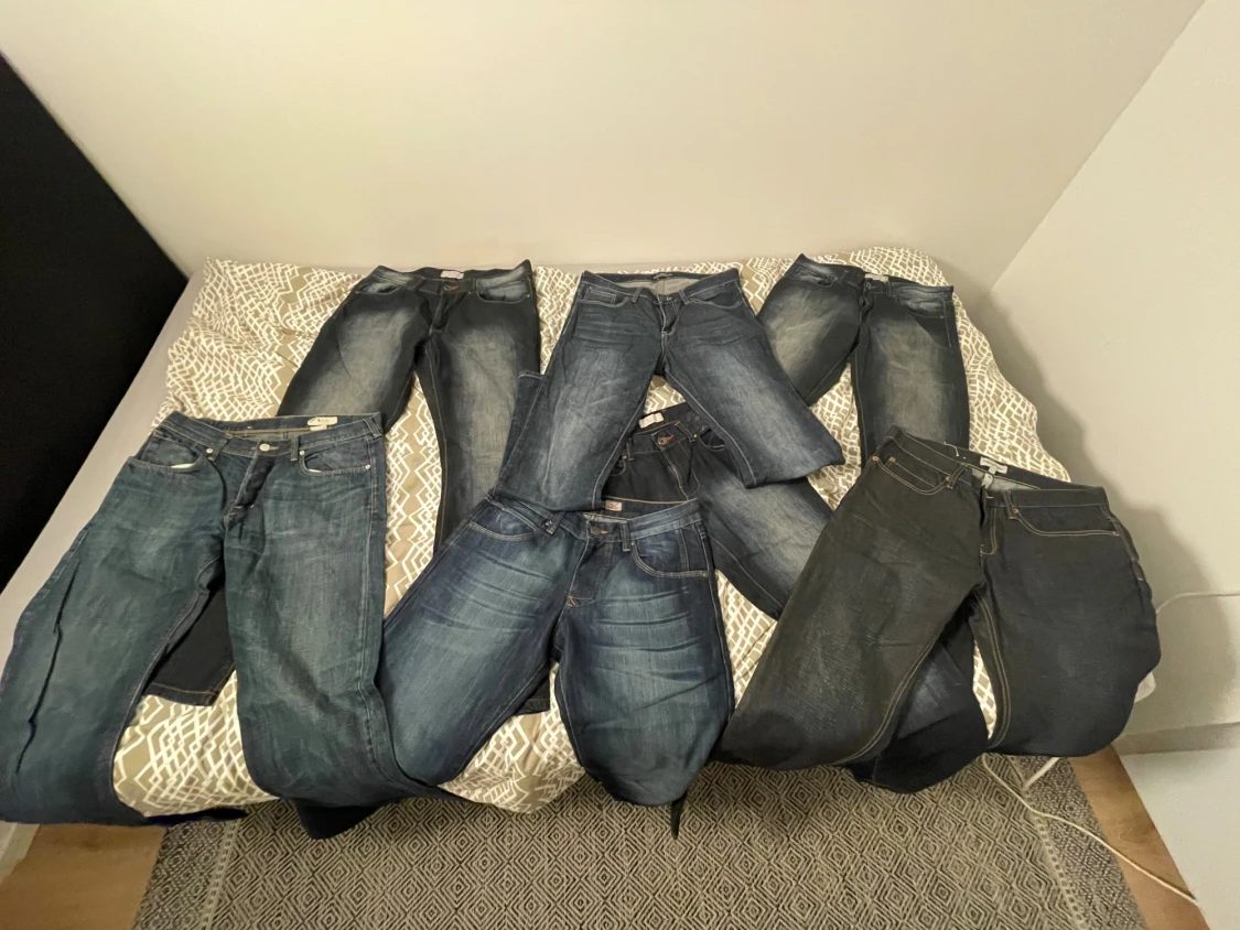  7 par jeans i olika blå nyanser, 150kr per 